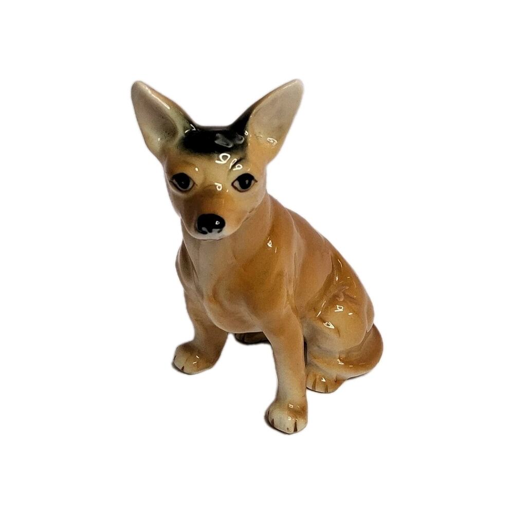 VTG SITTING TAN AND BLACK CHIHUAHUA Dog Puppy Bone China 3" Tall Glazed Taiwan